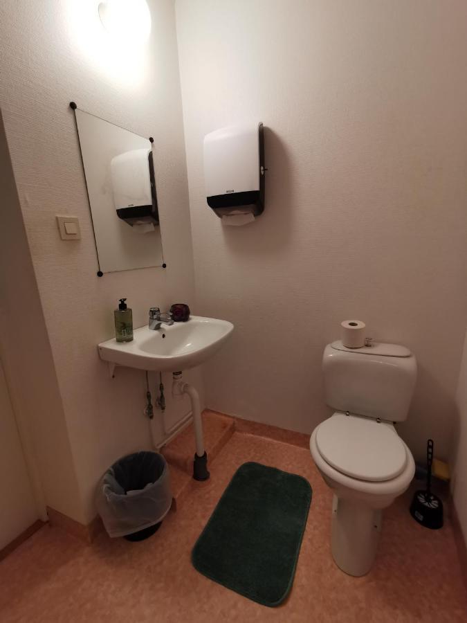 Gamla Skolan Rum & Oevernattning I Spjutstorpアパートメント エクステリア 写真